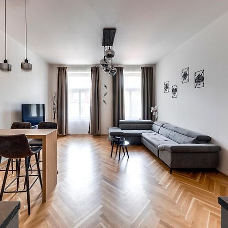 New Town Oases Apartment Прага Экстерьер фото